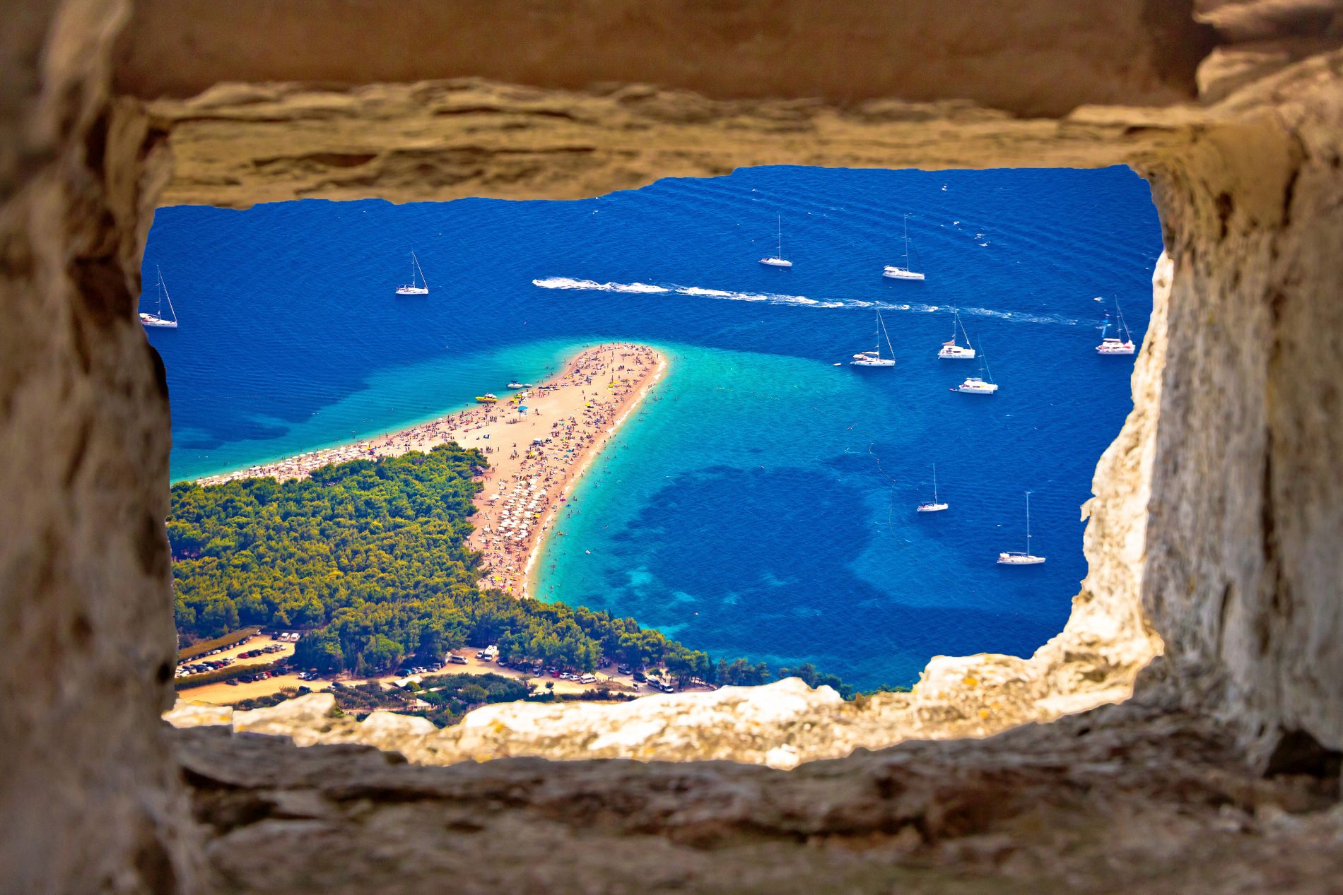 plaža zlatni rat, bol na braču,