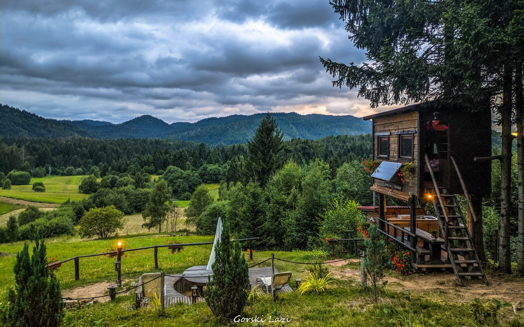 gorski lazi, kućica na drvetu, kuća za odmor, gorski kotar