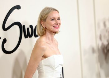 naomi watts menopauza