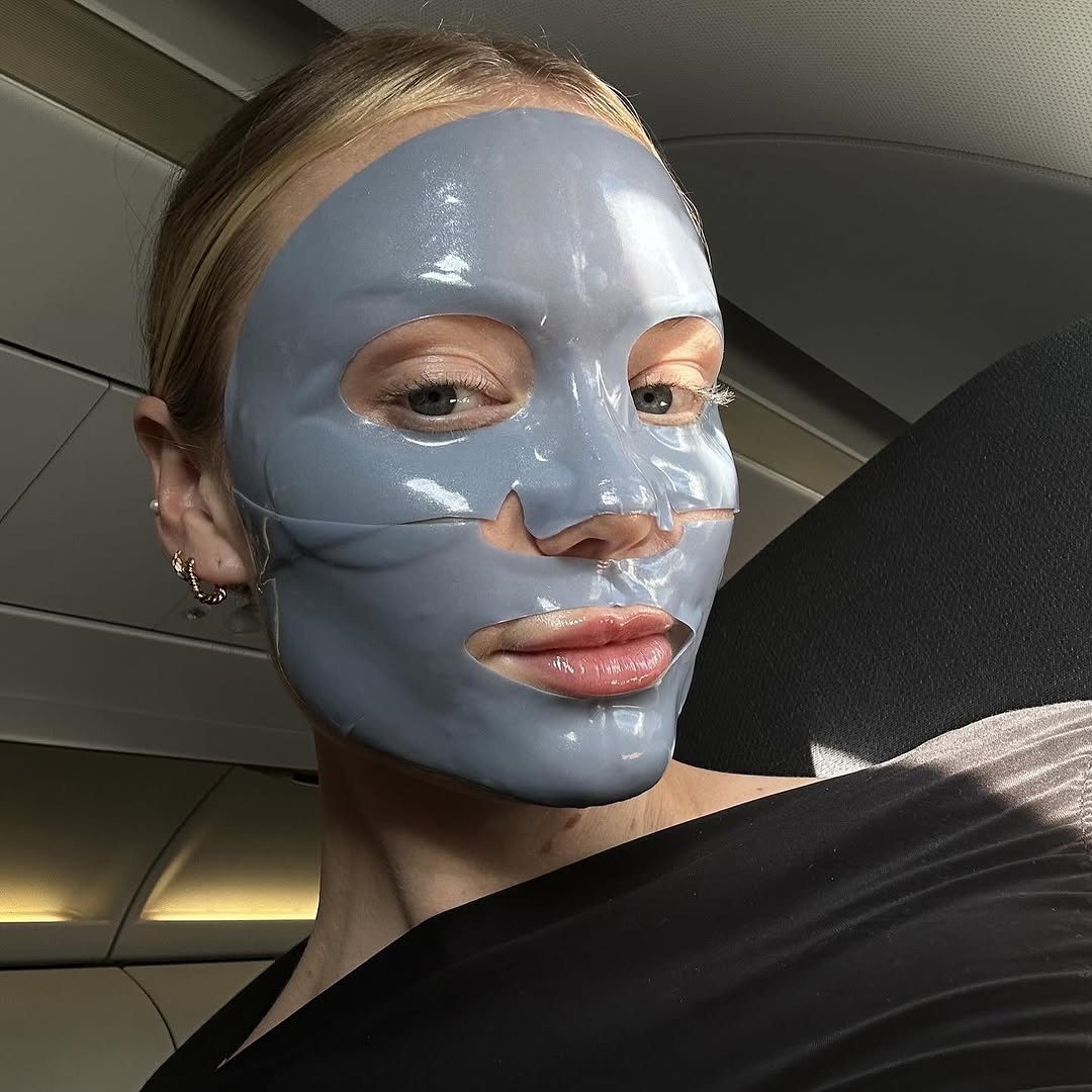 Benefiti korištenja maske za lice na letu avionom